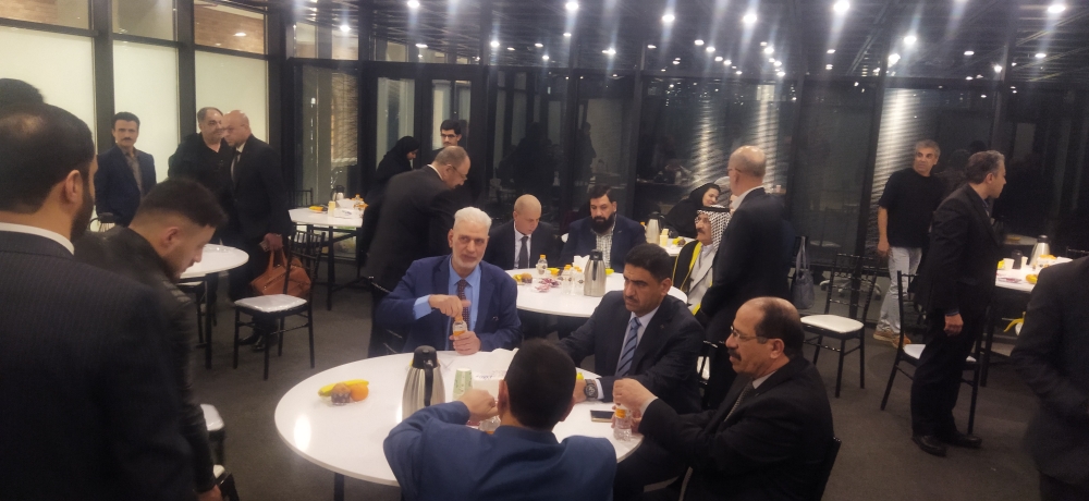 مهمانان خارجی حاضر در نشست گردشگری سلامت تهران در ساختمان بلدیه